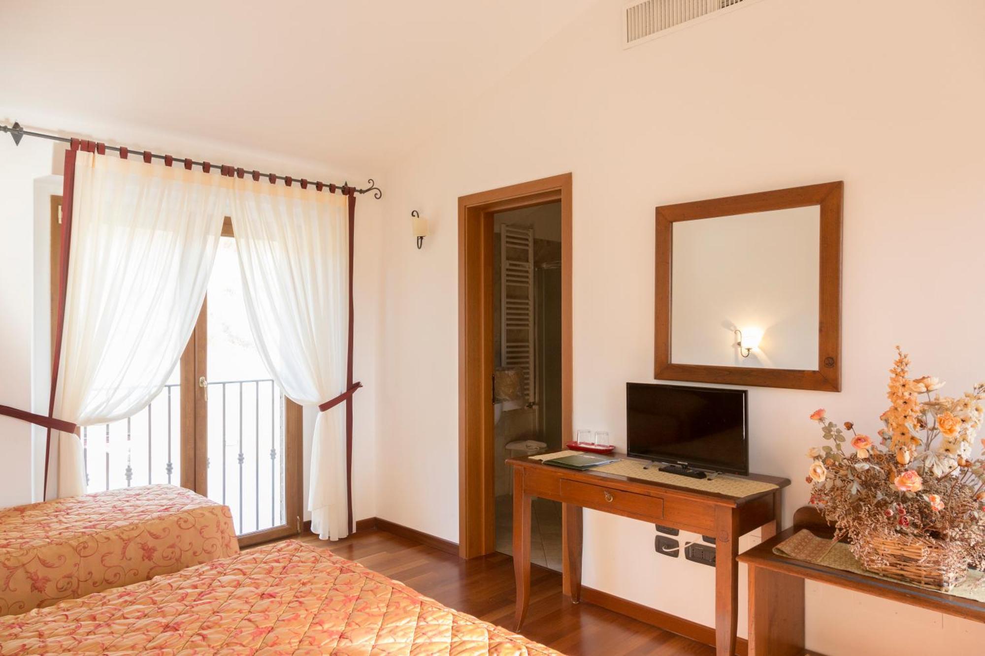 Colleverde Country House & Spa ウルビーノ エクステリア 写真